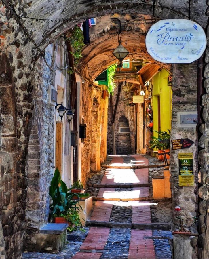 Stecado Caste - Dimora Storica Nel Cuore Del Paese Dolceacqua Exterior foto