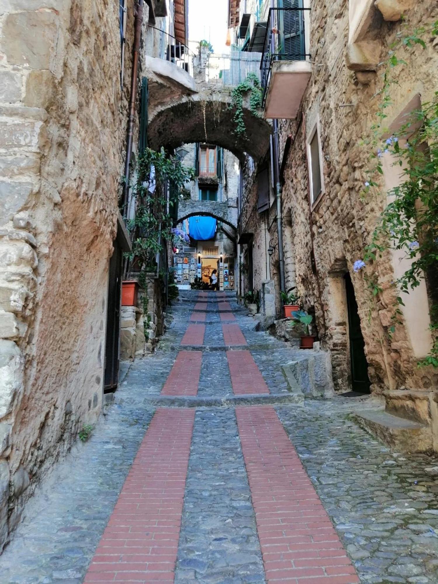 Stecado Caste - Dimora Storica Nel Cuore Del Paese Dolceacqua Exterior foto