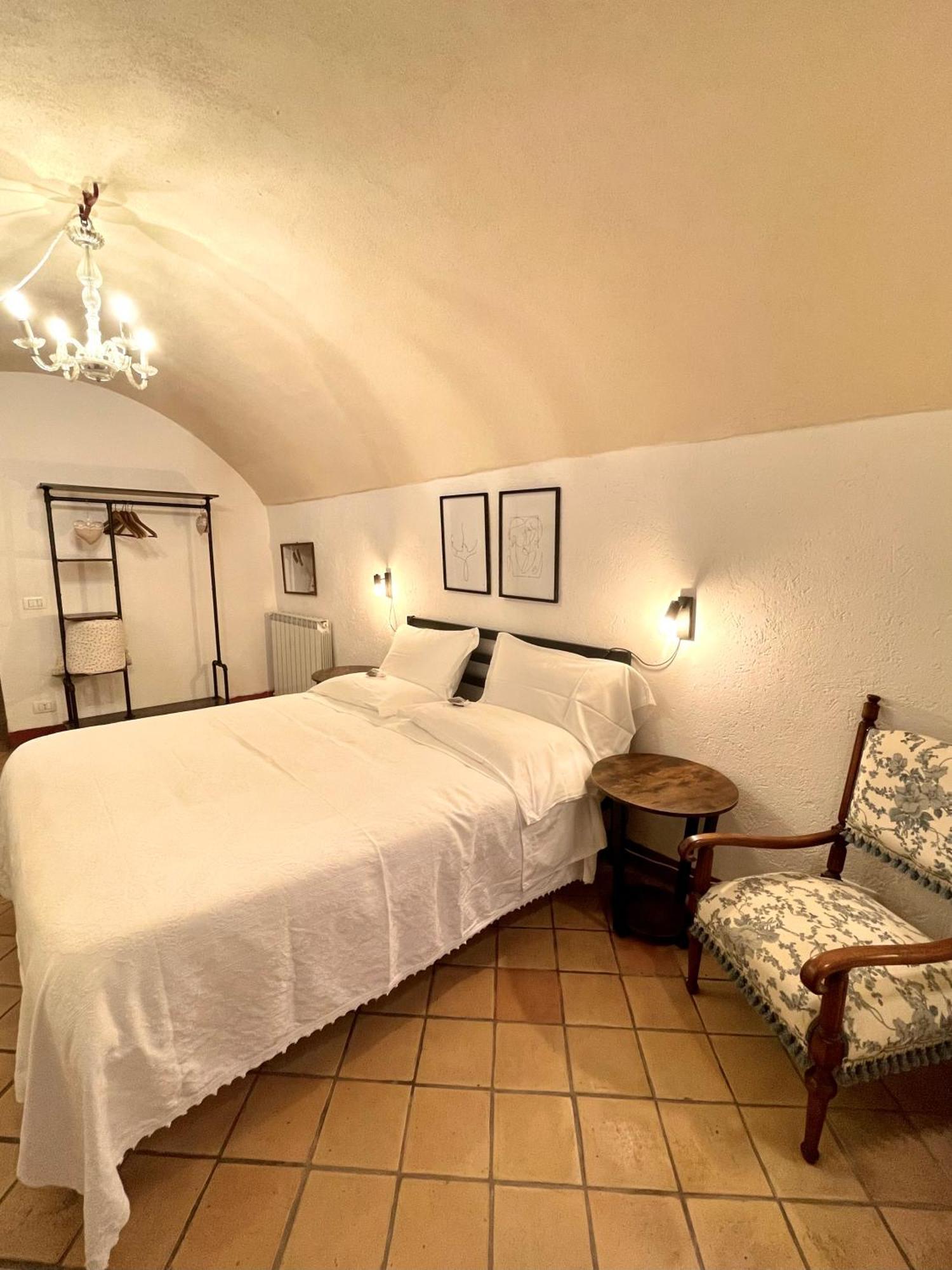 Stecado Caste - Dimora Storica Nel Cuore Del Paese Dolceacqua Exterior foto
