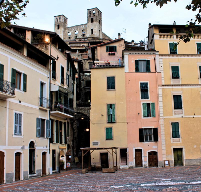 Stecado Caste - Dimora Storica Nel Cuore Del Paese Dolceacqua Exterior foto