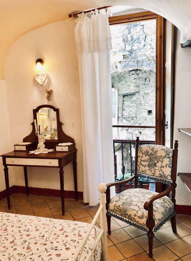Stecado Caste - Dimora Storica Nel Cuore Del Paese Dolceacqua Exterior foto